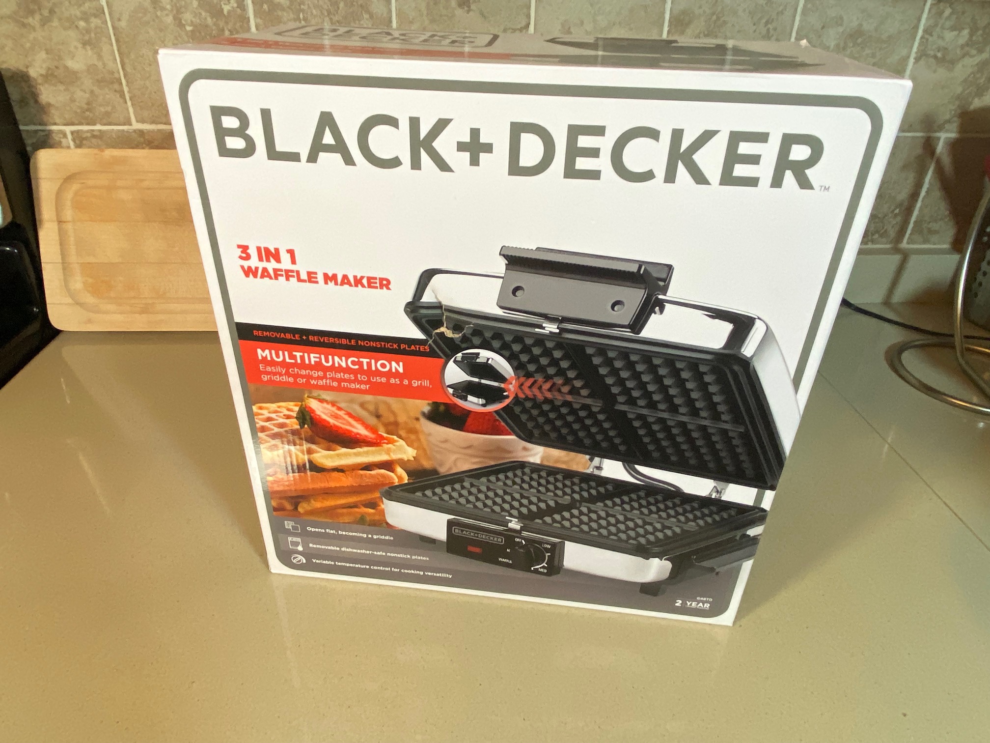 BLACK+DECKER 3-in-1 Waffle Maker & Indoor Grill/Griddle, Stainless Steel,  G48TD 